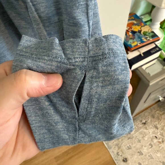 Reebok Women's Longlseeve Work Out Top - EUC - Picture 4 of 6